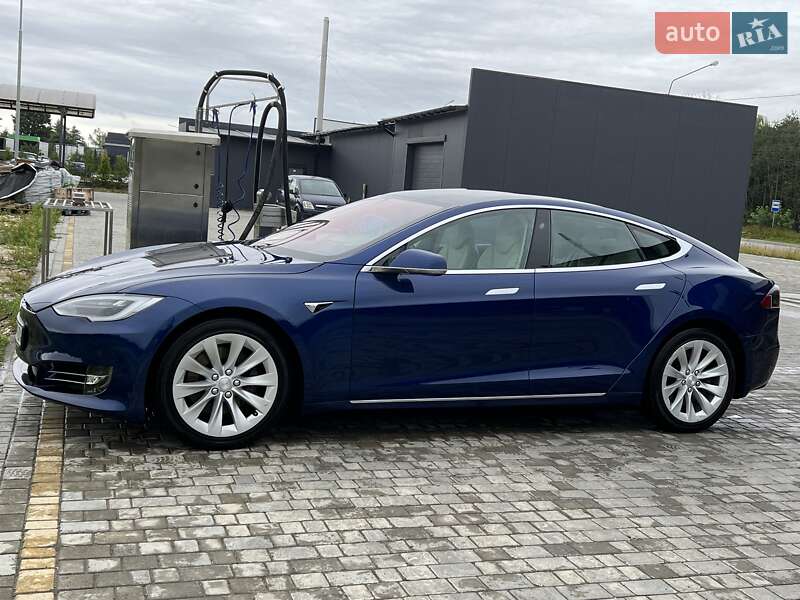 Лифтбек Tesla Model S 2018 в Львове