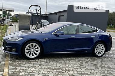 Лифтбек Tesla Model S 2018 в Львове