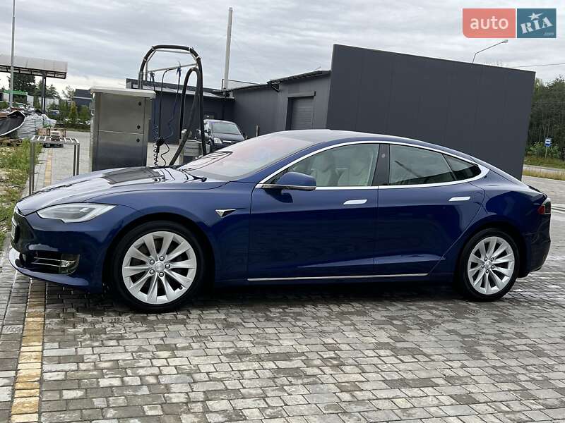 Лифтбек Tesla Model S 2018 в Львове