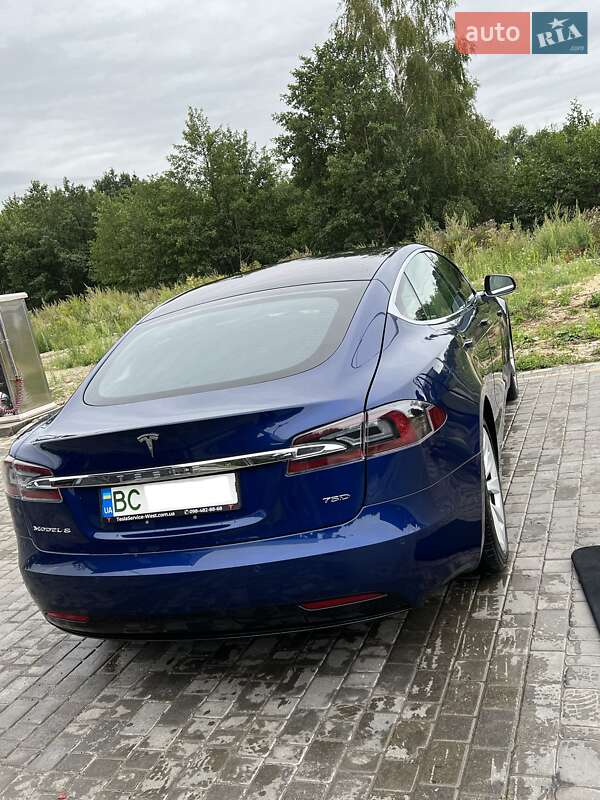 Лифтбек Tesla Model S 2018 в Львове