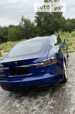 Лифтбек Tesla Model S 2018 в Львове