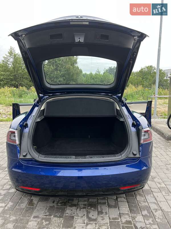 Лифтбек Tesla Model S 2018 в Львове