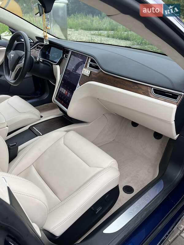 Лифтбек Tesla Model S 2018 в Львове