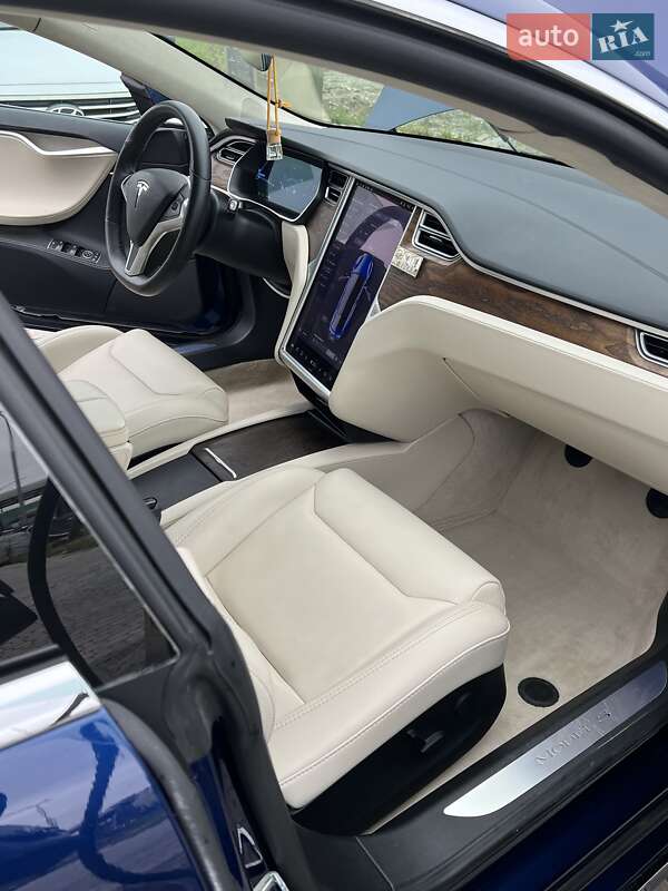Лифтбек Tesla Model S 2018 в Львове