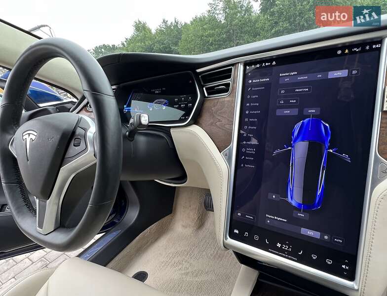 Лифтбек Tesla Model S 2018 в Львове