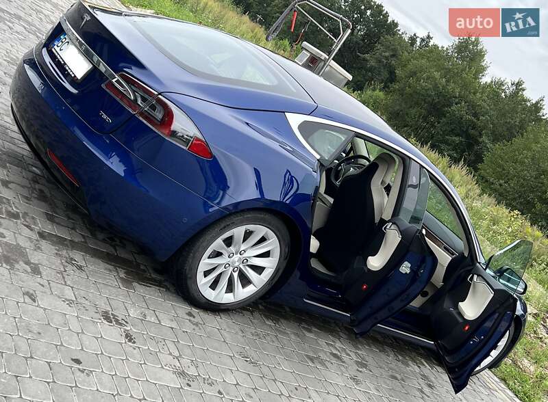 Лифтбек Tesla Model S 2018 в Львове