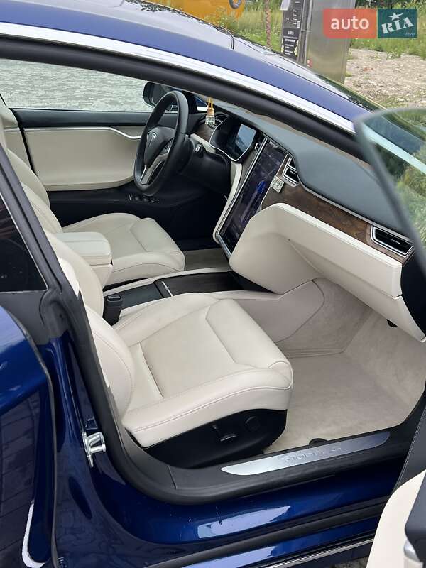 Лифтбек Tesla Model S 2018 в Львове