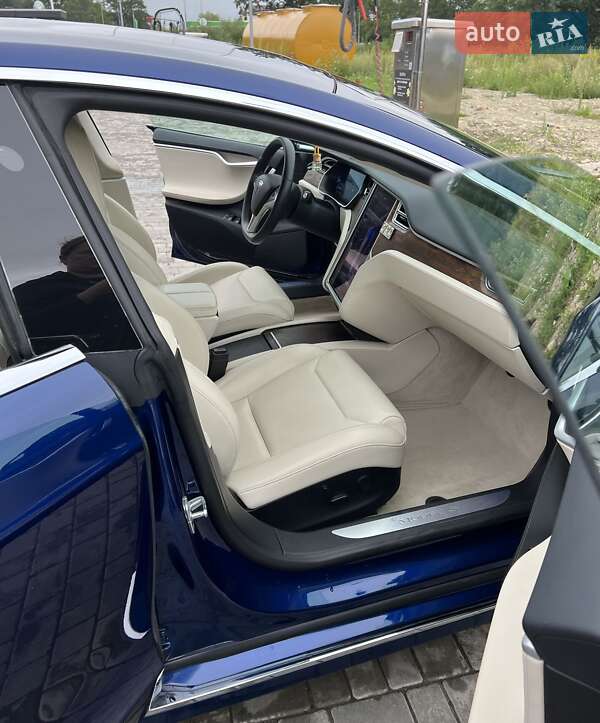 Лифтбек Tesla Model S 2018 в Львове
