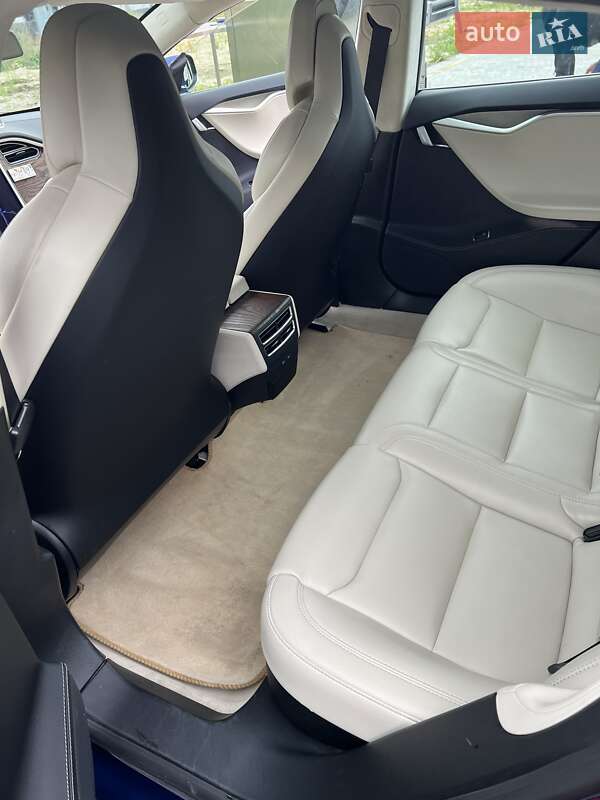Лифтбек Tesla Model S 2018 в Львове