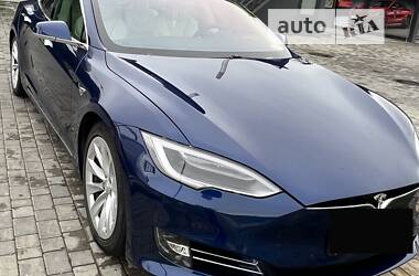 Лифтбек Tesla Model S 2018 в Львове