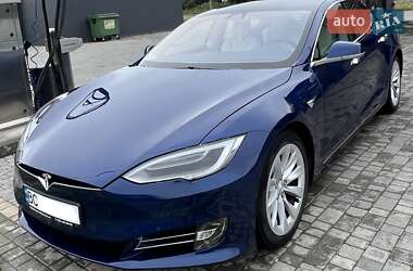 Лифтбек Tesla Model S 2018 в Львове
