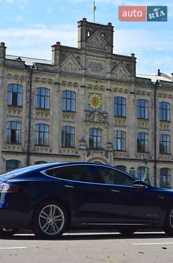 Лифтбек Tesla Model S 2015 в Киеве