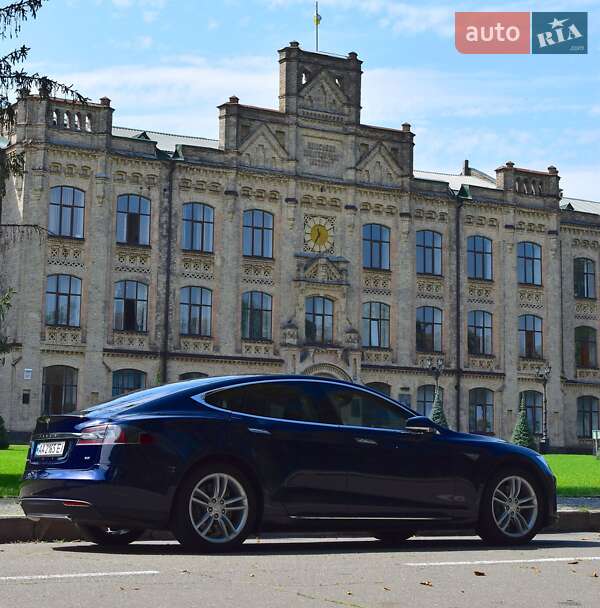 Лифтбек Tesla Model S 2015 в Киеве