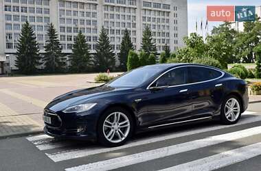 Лифтбек Tesla Model S 2015 в Киеве