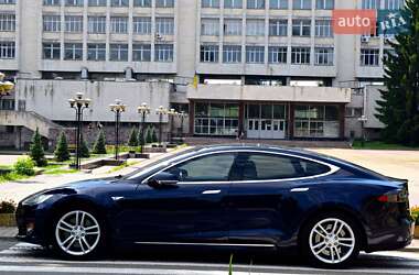 Лифтбек Tesla Model S 2015 в Киеве