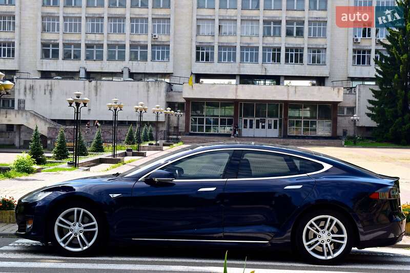 Лифтбек Tesla Model S 2015 в Киеве