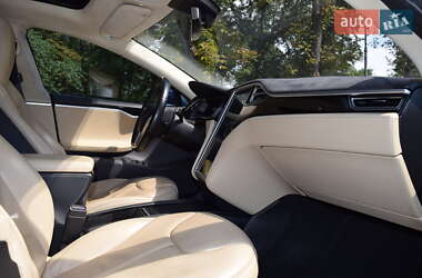 Лифтбек Tesla Model S 2015 в Киеве