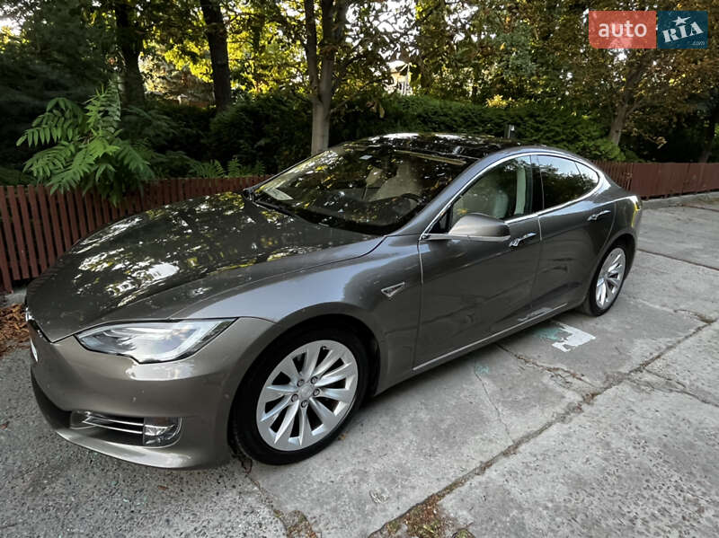 Седан Tesla Model S 2016 в Киеве фото 3 Седан Tesla Model S 2016 в Киеве