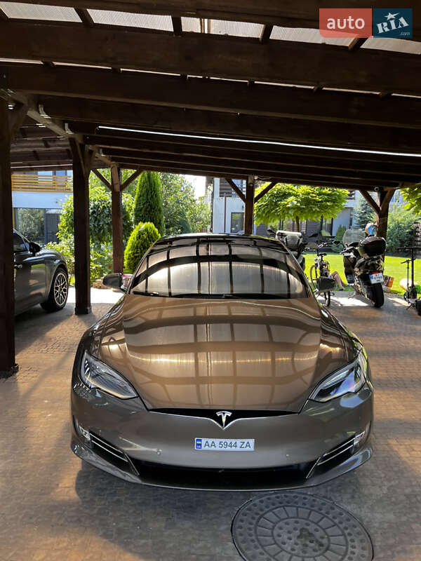 Tesla Model S 2016