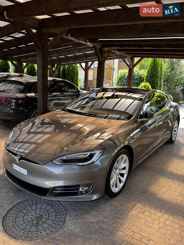 Седан Tesla Model S 2016 в Киеве фото 15 Седан Tesla Model S 2016 в Киеве