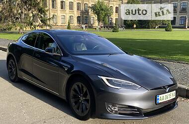 Ліфтбек Tesla Model S 2016 в Києві