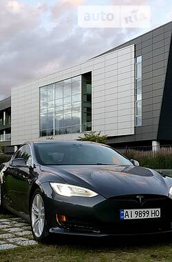 Лифтбек Tesla Model S 2015 в Киеве