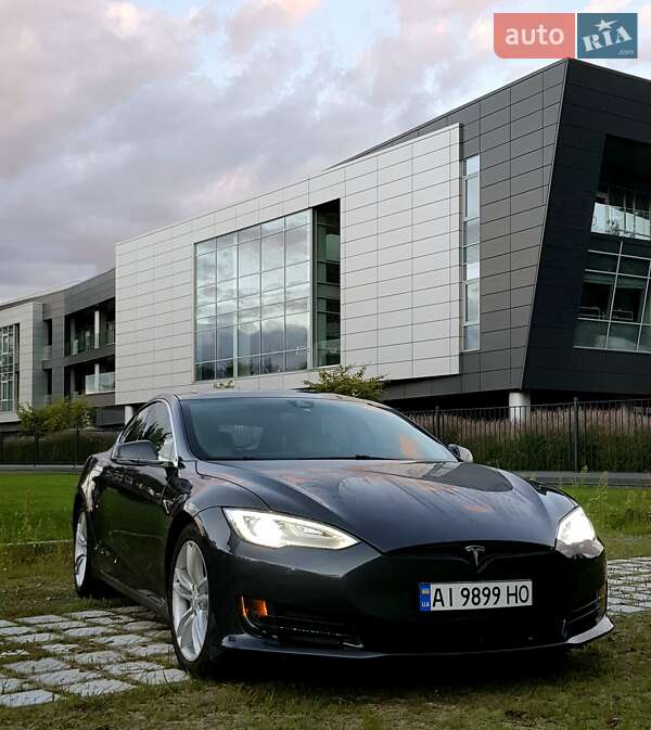 Лифтбек Tesla Model S 2015 в Киеве