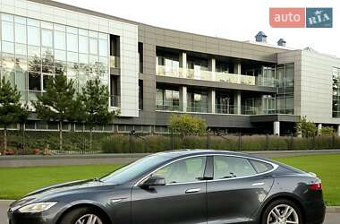 Лифтбек Tesla Model S 2015 в Киеве