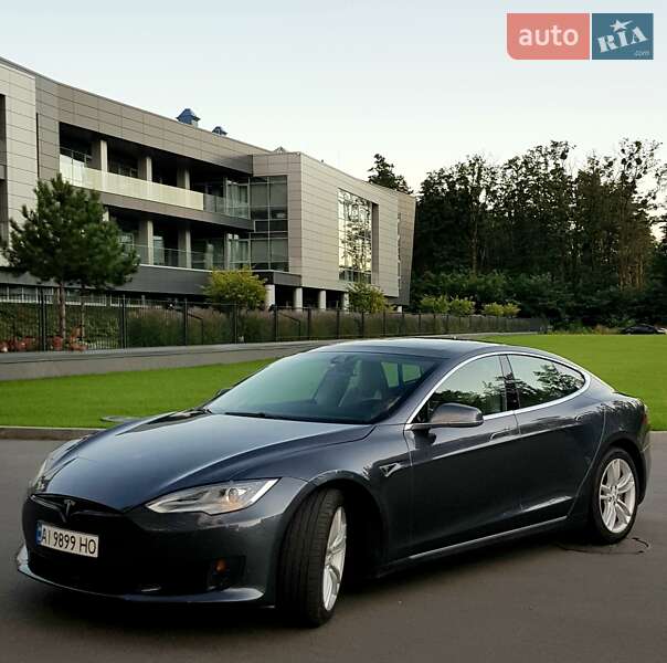 Ліфтбек Tesla Model S 2015 в Києві