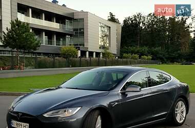 Лифтбек Tesla Model S 2015 в 