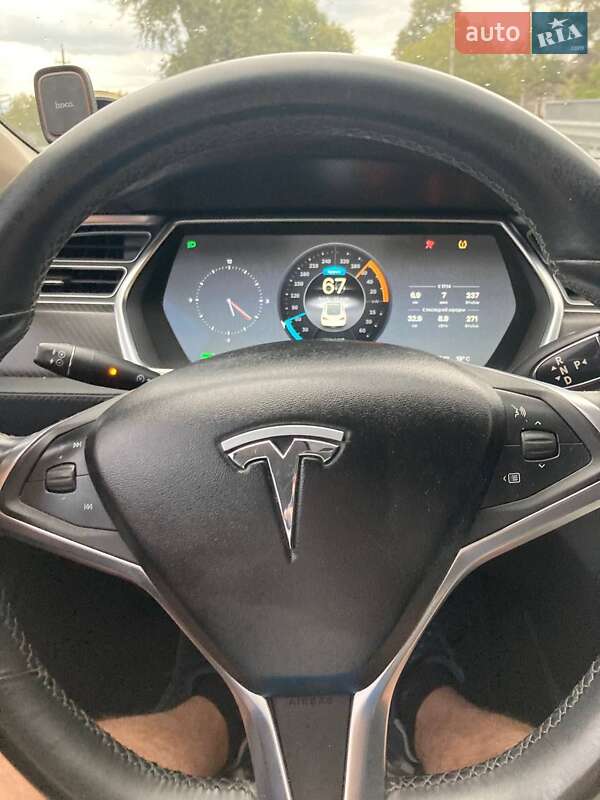 Седан Tesla Model S 2014 в Тячеве