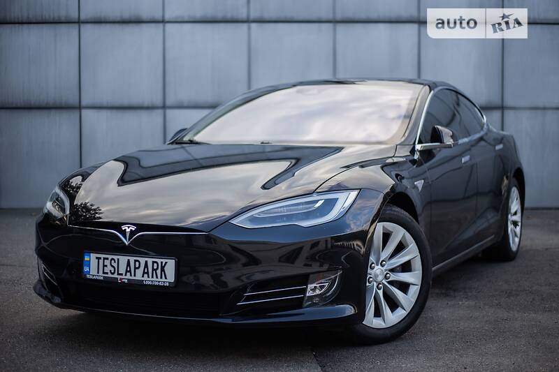 Ліфтбек Tesla Model S 2016 в Києві