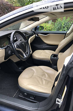Седан Tesla Model S 2014 в 