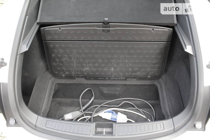 Ліфтбек Tesla Model S 2015 в Києві