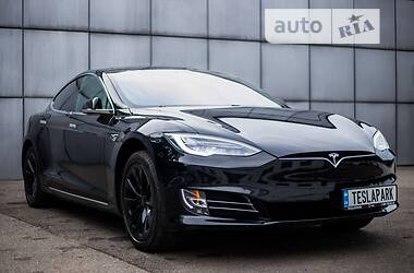 Лифтбек Tesla Model S 2017 в Киеве