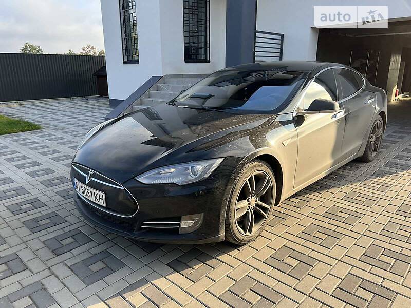Седан Tesla Model S 2014 в 