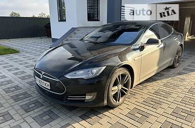 Седан Tesla Model S 2014 в 