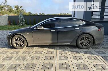 Седан Tesla Model S 2014 в 
