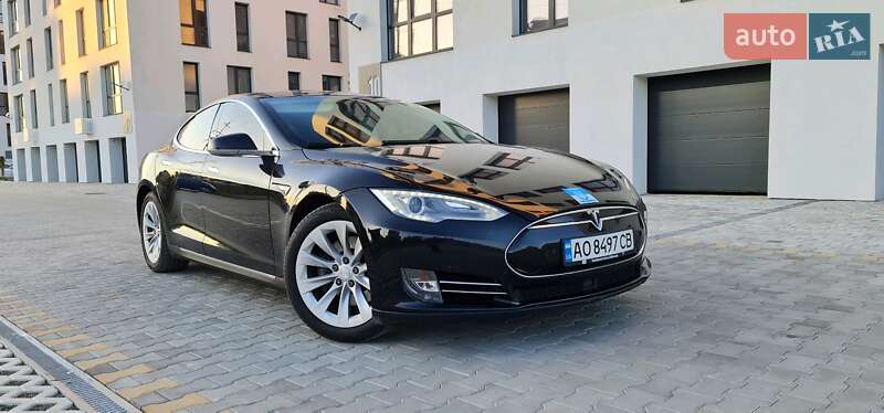 Ліфтбек Tesla Model S 2014 в Ужгороді
