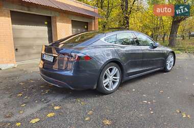 Лифтбек Tesla Model S 2015 в Смеле