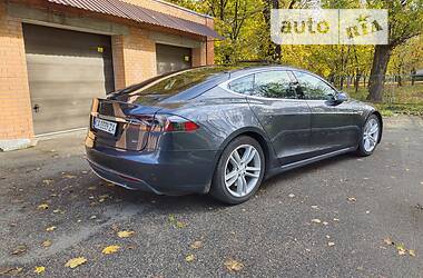 Лифтбек Tesla Model S 2015 в Черкассах