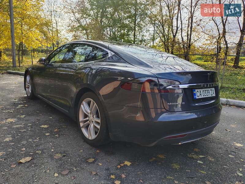 Лифтбек Tesla Model S 2015 в Черкассах