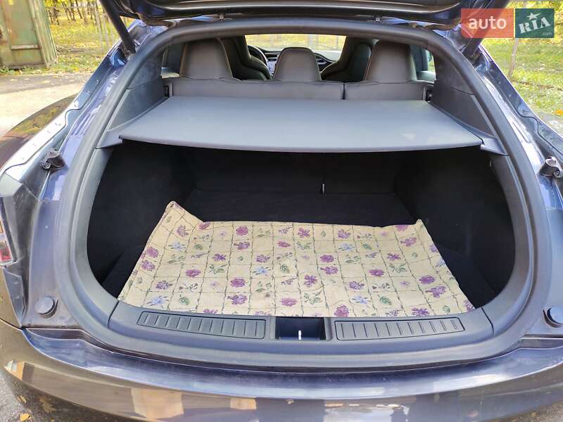 Лифтбек Tesla Model S 2015 в Черкассах