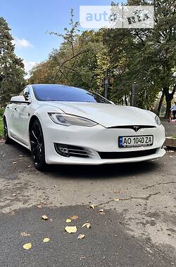 Ліфтбек Tesla Model S 2016 в Ужгороді