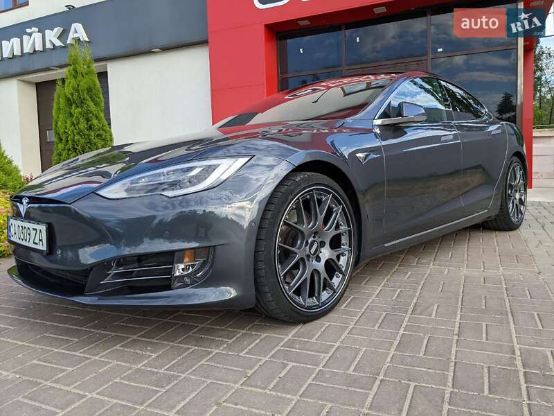 Лифтбек Tesla Model S 2017 в 