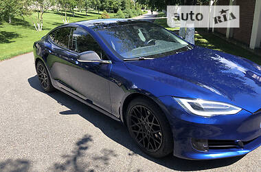 Хэтчбек Tesla Model S 2017 в Киеве