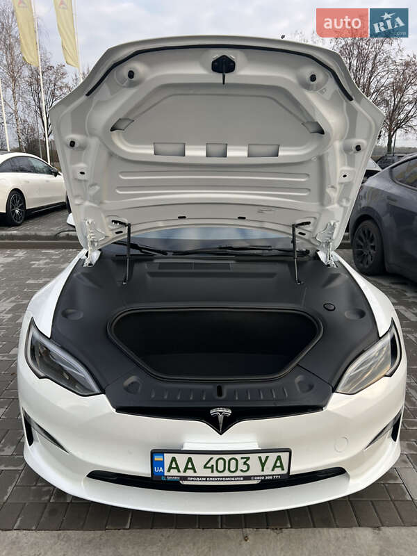 Лифтбек Tesla Model S 2022 в Киеве