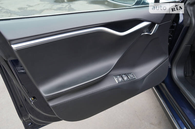Лифтбек Tesla Model S 2013 в Киеве