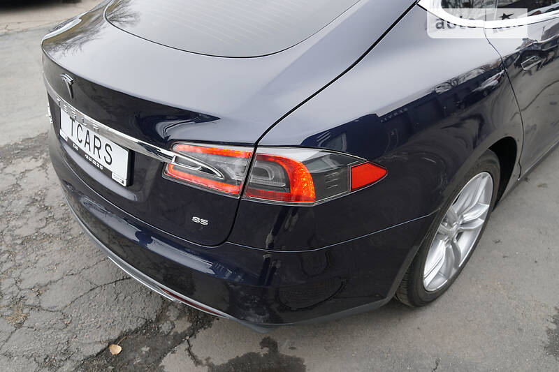 Лифтбек Tesla Model S 2013 в Киеве