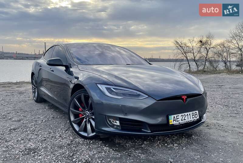 Лифтбек Tesla Model S 2014 в Днепре